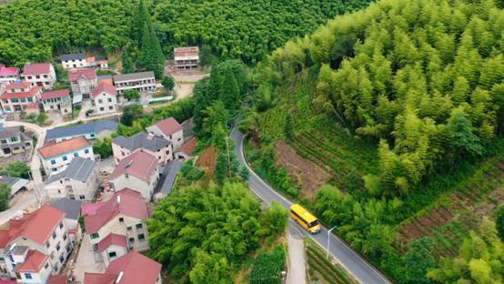 從空白到引領(lǐng)，中國(guó)校車走過(guò)十年不凡路