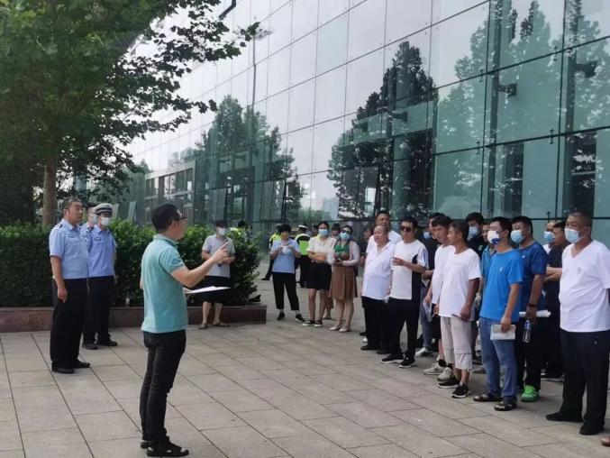 源頭監(jiān)管 | 運河區(qū)教育體育局聯(lián)合滄州交警對校車進行安全檢查