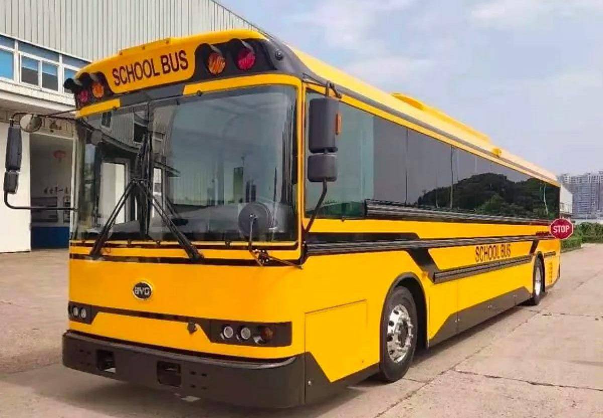 比亞迪打造的洛杉磯校車，外觀很霸氣，續(xù)航250公里，84座