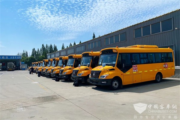 華樂校車首度牽手福田歐輝，為當(dāng)?shù)睾⑼瘞斫】党鲂行麦w驗(yàn)