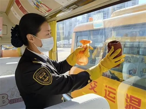 全力保障學生乘車安全！青島溫馨校車公司多舉措應對寒潮天氣