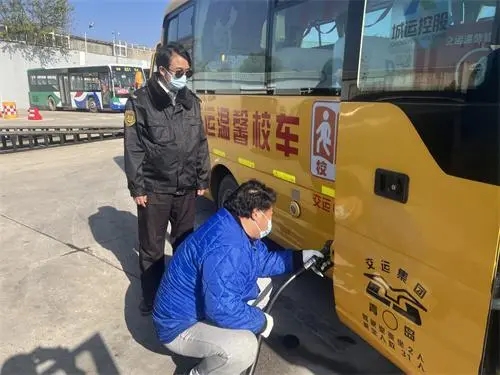 全力保障學生乘車安全！青島溫馨校車公司多舉措應對寒潮天氣
