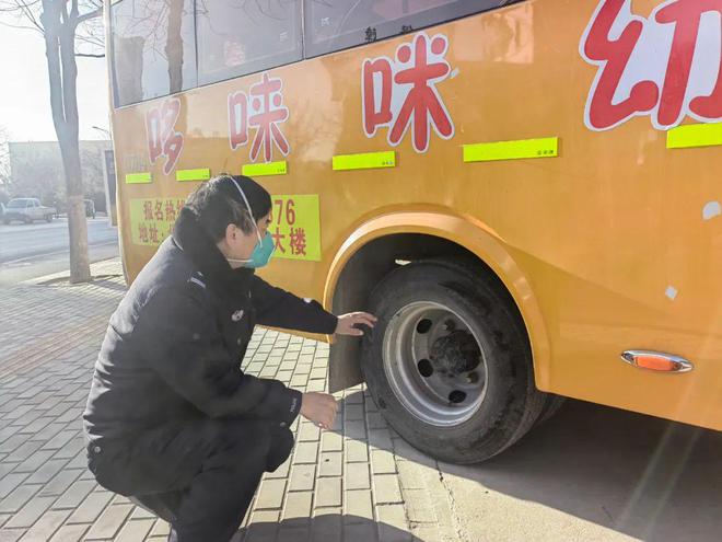 安全出行 護航未來 | 交警走進幼兒園開展安全檢查活動