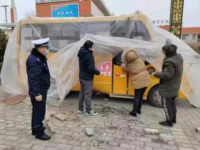 「平安春運 交警同行」白水公安交警聯合縣教育局封存校車