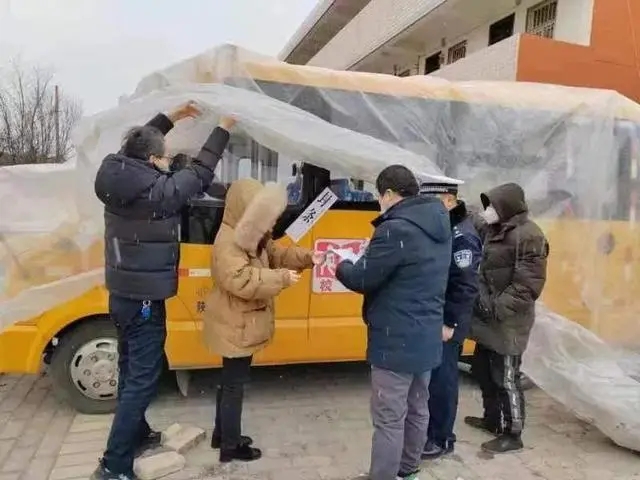 「平安春運 交警同行」白水公安交警聯合縣教育局封存校車