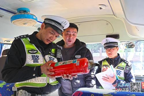 新學期要開始了，贛州交警正在全力準備