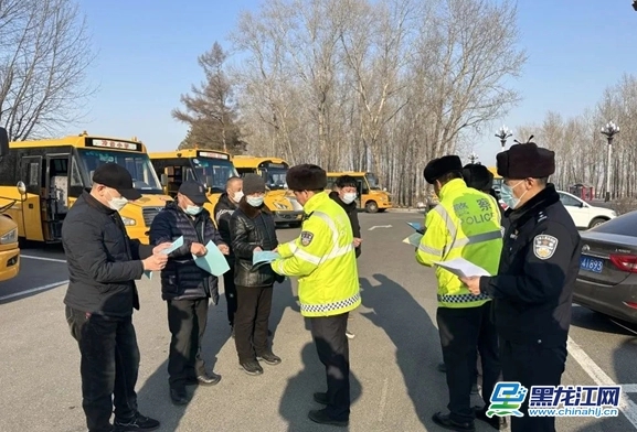 佳木斯市交警大隊開展校車專項檢查普法教育活動