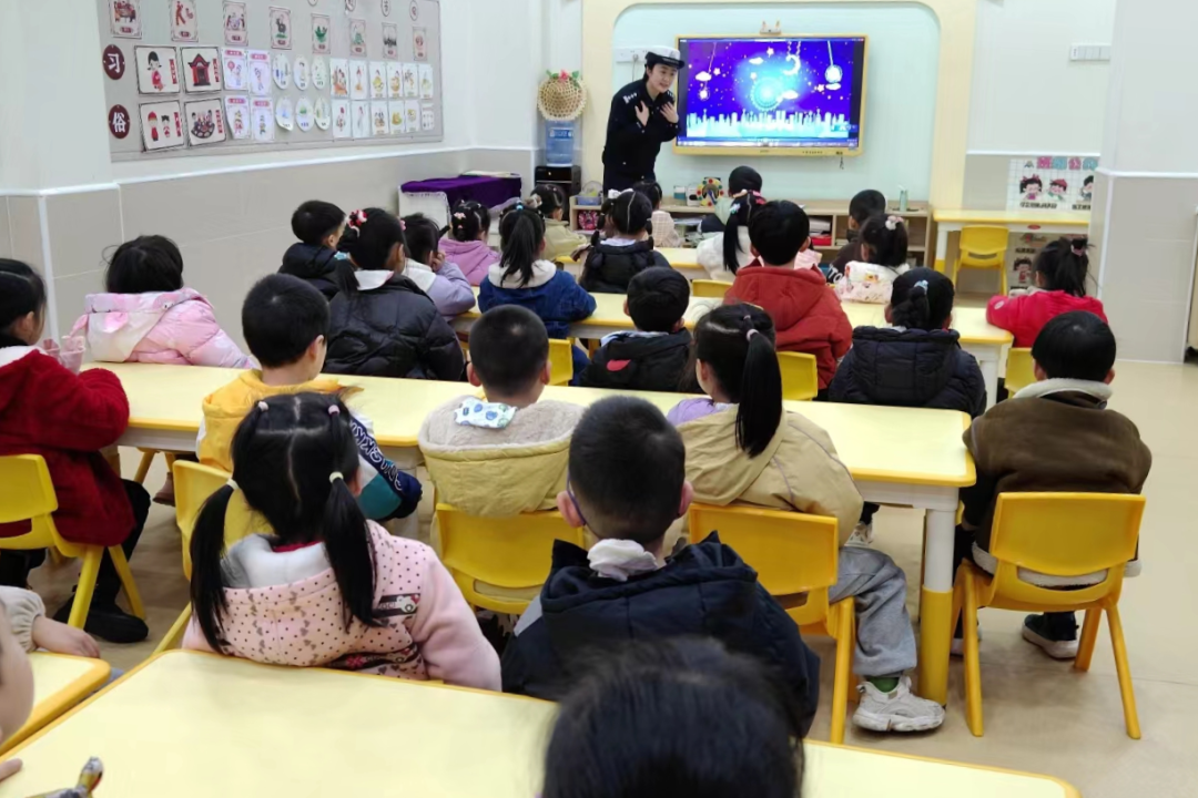 安全課堂＋校車檢查 渝中公安“守未”護航平安假期