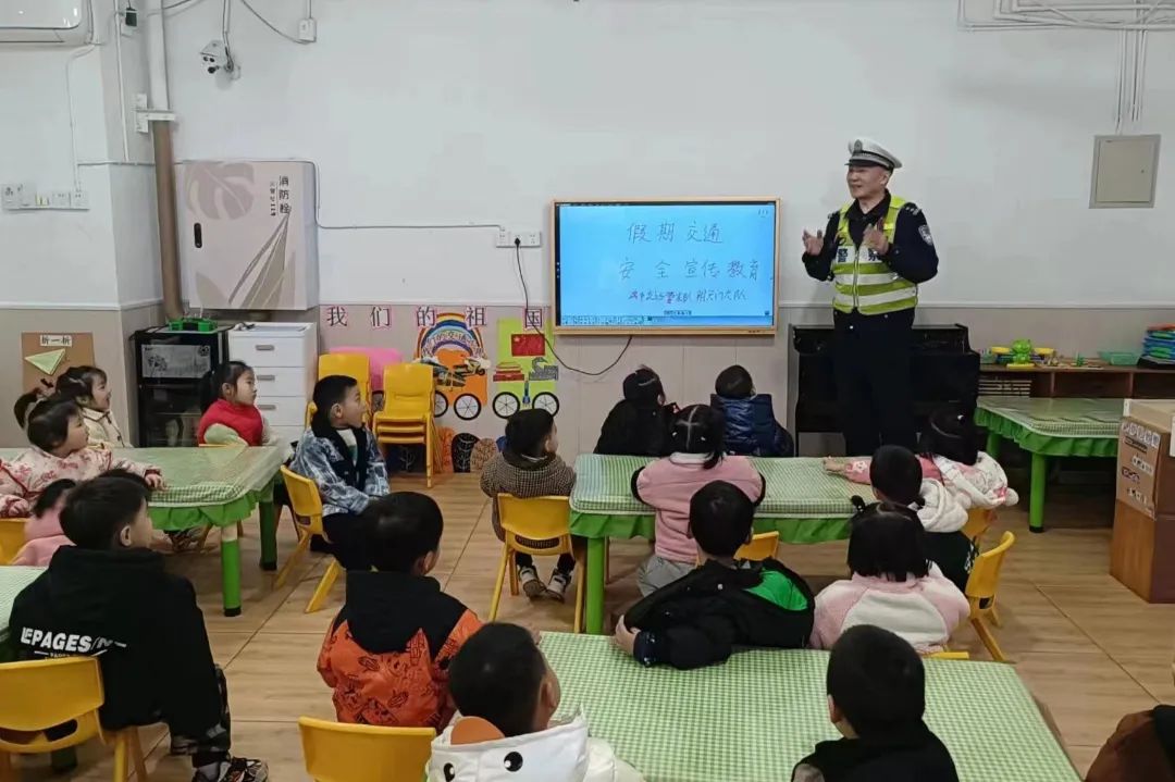 安全課堂＋校車檢查 渝中公安“守未”護航平安假期