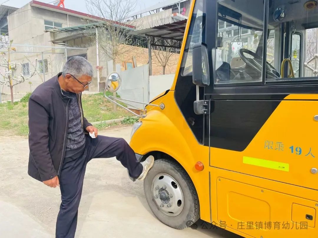 安全乘校車 平安伴我行——莊里鎮博育幼兒園校車交通事故應急演練