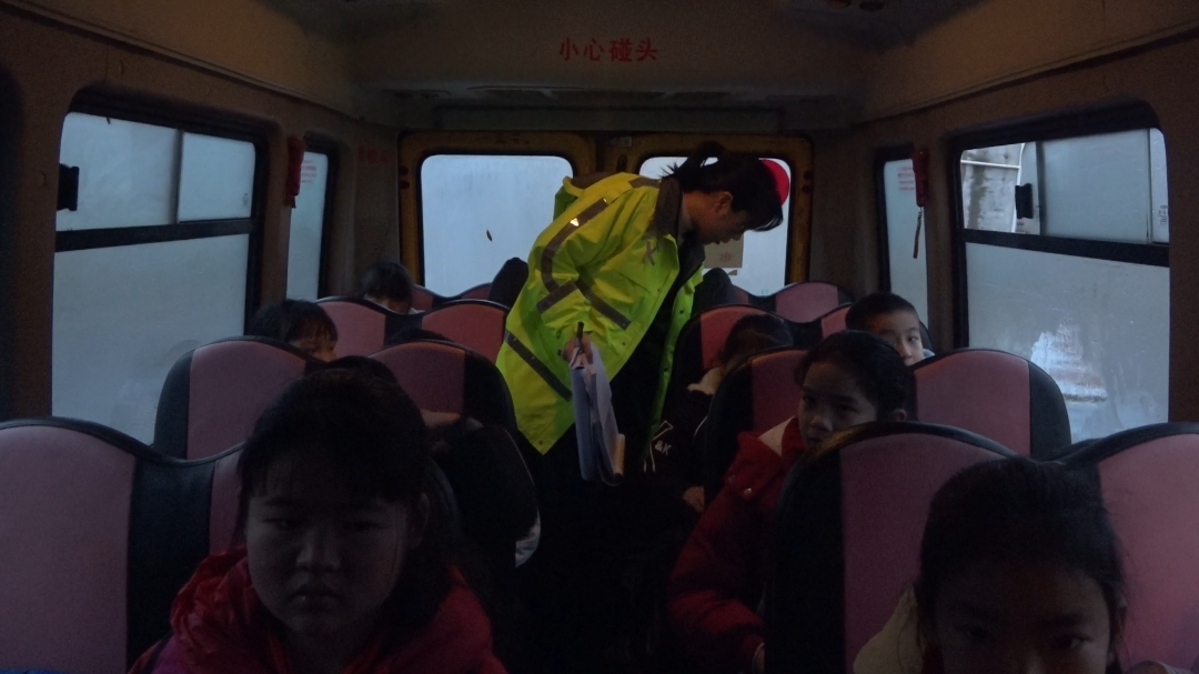 擰緊出行“安全閥”，多部門(mén)聯(lián)合開(kāi)展校車(chē)安全檢查