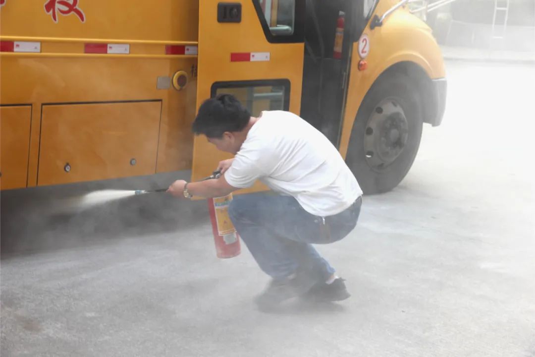 安全通行 平安校園——陽西德恒實驗學校開展校車安全應急演練