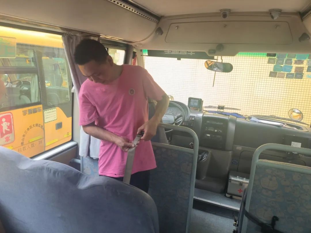 安全乘車，平安“童”行——2023學年下學期校車安全應急演練