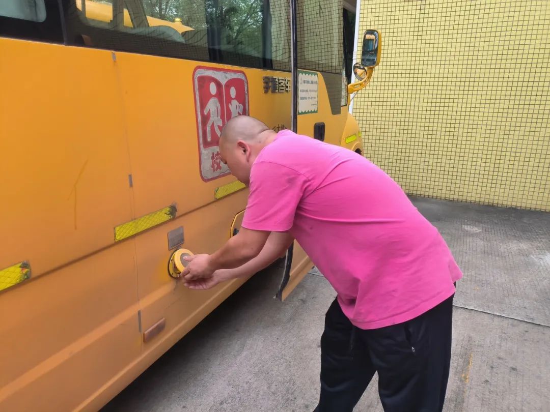 安全乘車，平安“童”行——2023學年下學期校車安全應急演練
