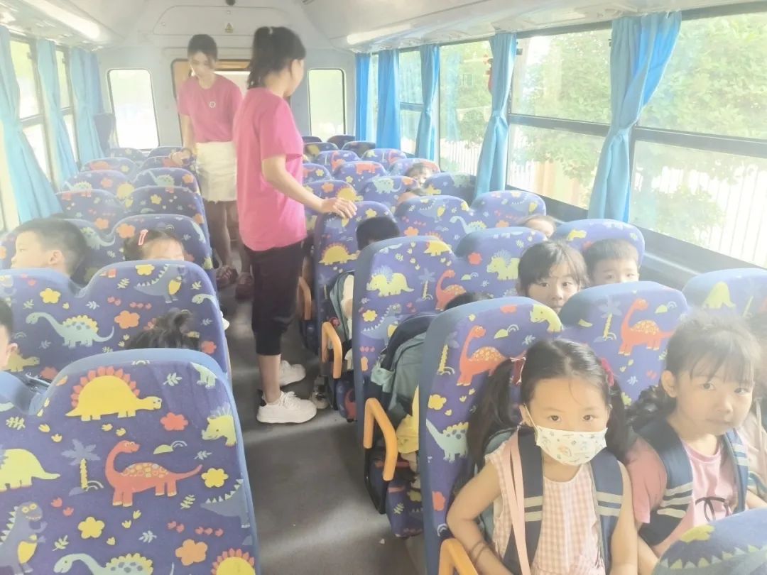 安全乘車，平安“童”行——2023學年下學期校車安全應急演練