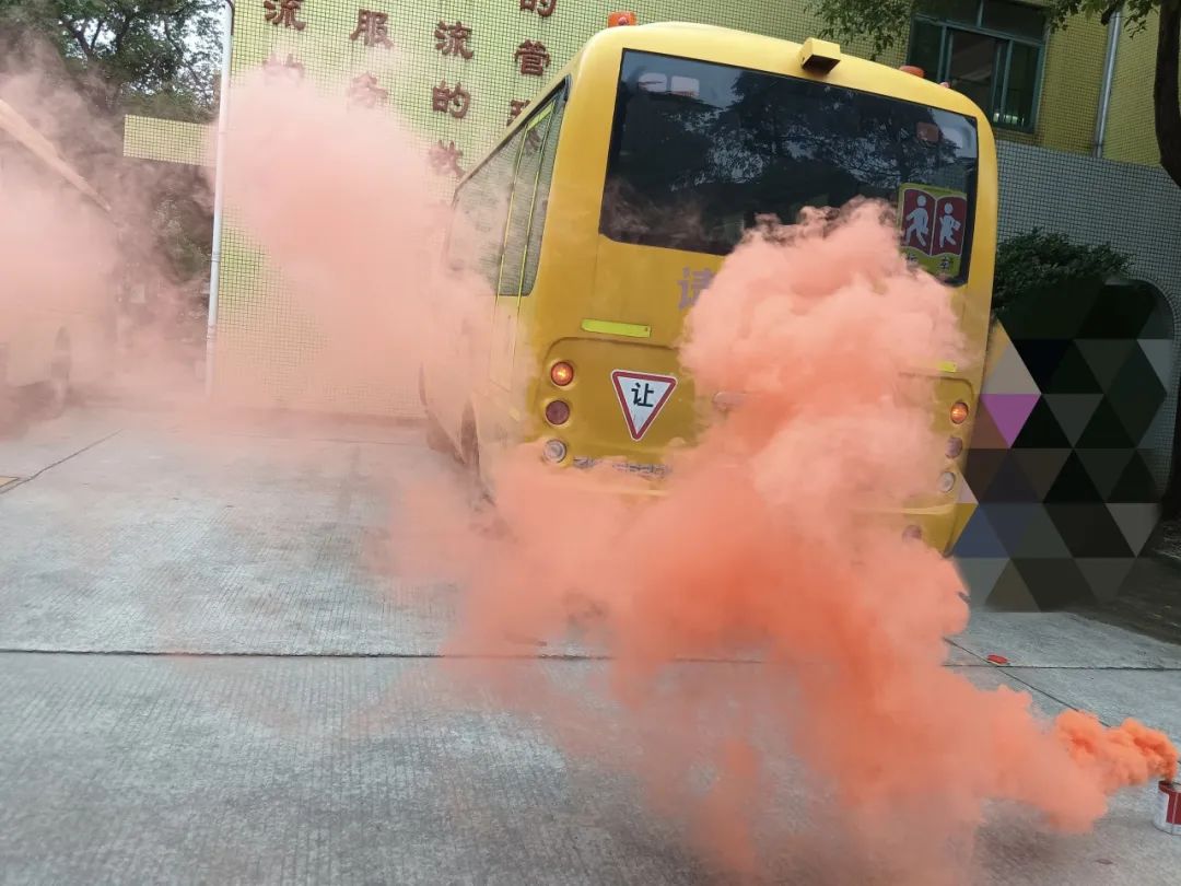 安全乘車，平安“童”行——2023學年下學期校車安全應急演練