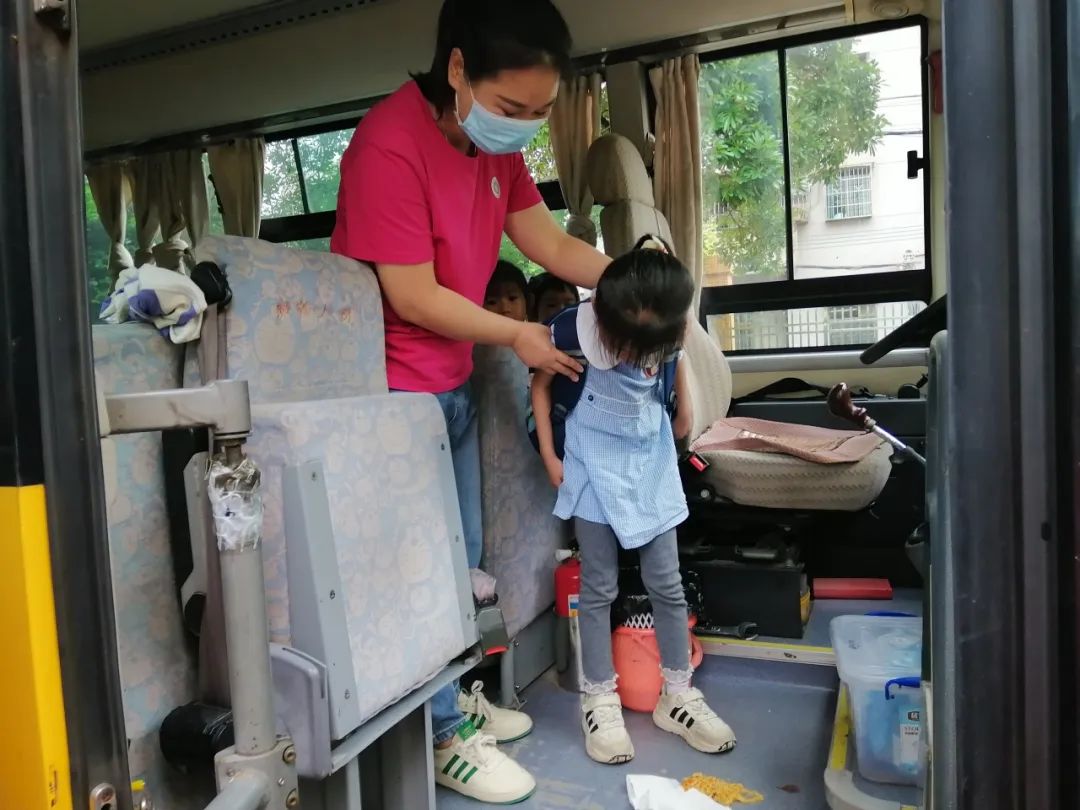 安全乘車，平安“童”行——2023學年下學期校車安全應急演練