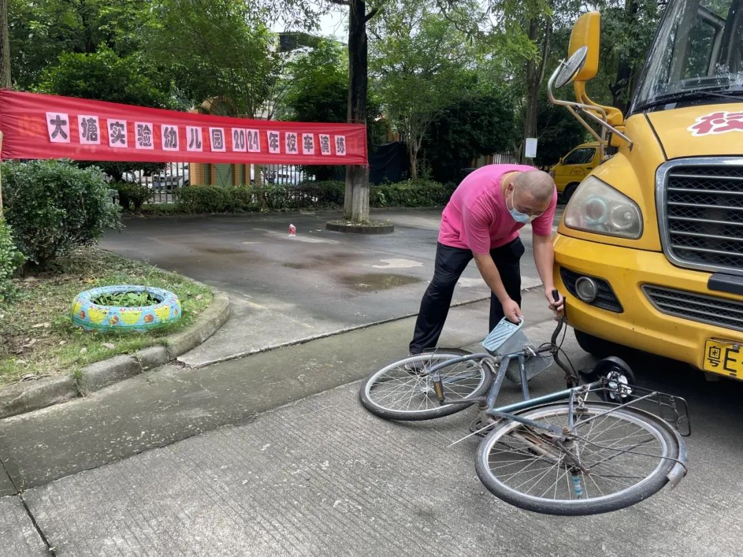 安全乘車，平安“童”行——2023學年下學期校車安全應急演練