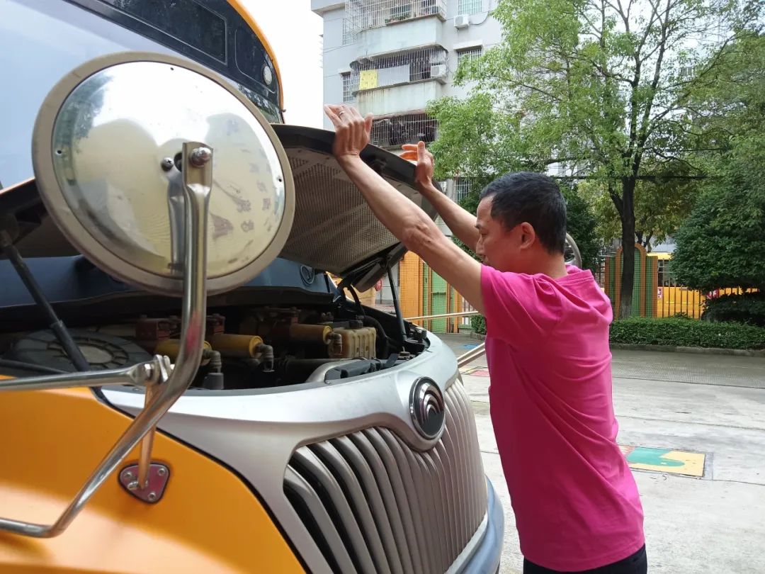 安全乘車，平安“童”行——2023學年下學期校車安全應急演練