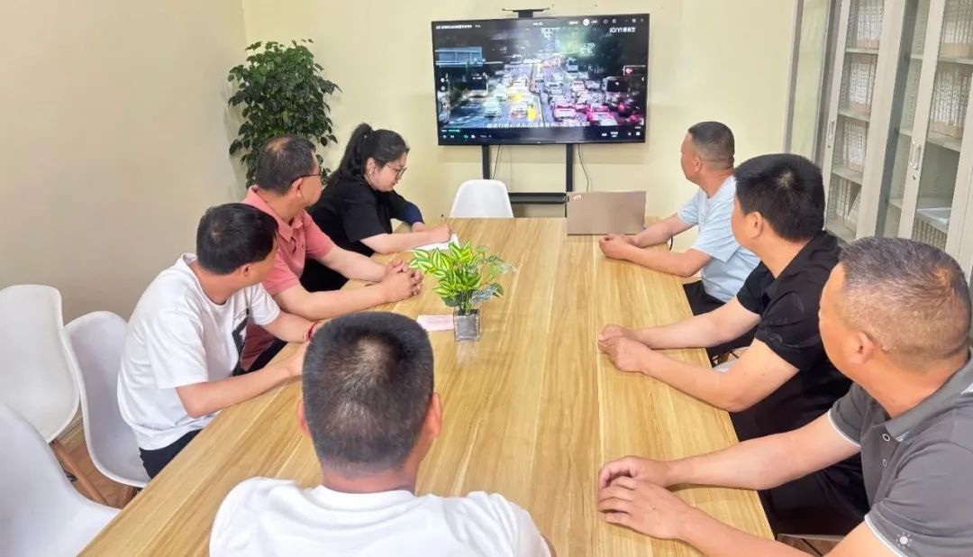 嚴把校車“安全關”，守護平安上學路|安康高新第二幼兒園校車安全排查