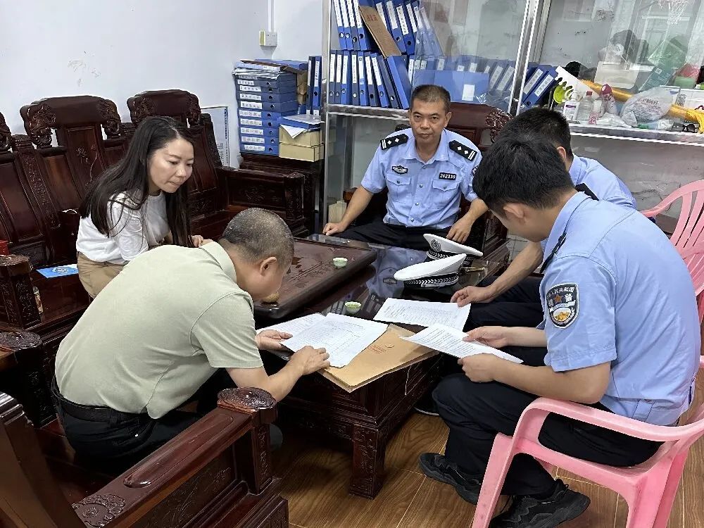 赤崗鎮教育組聯合洪陽交警中隊開展校車專項安全檢查