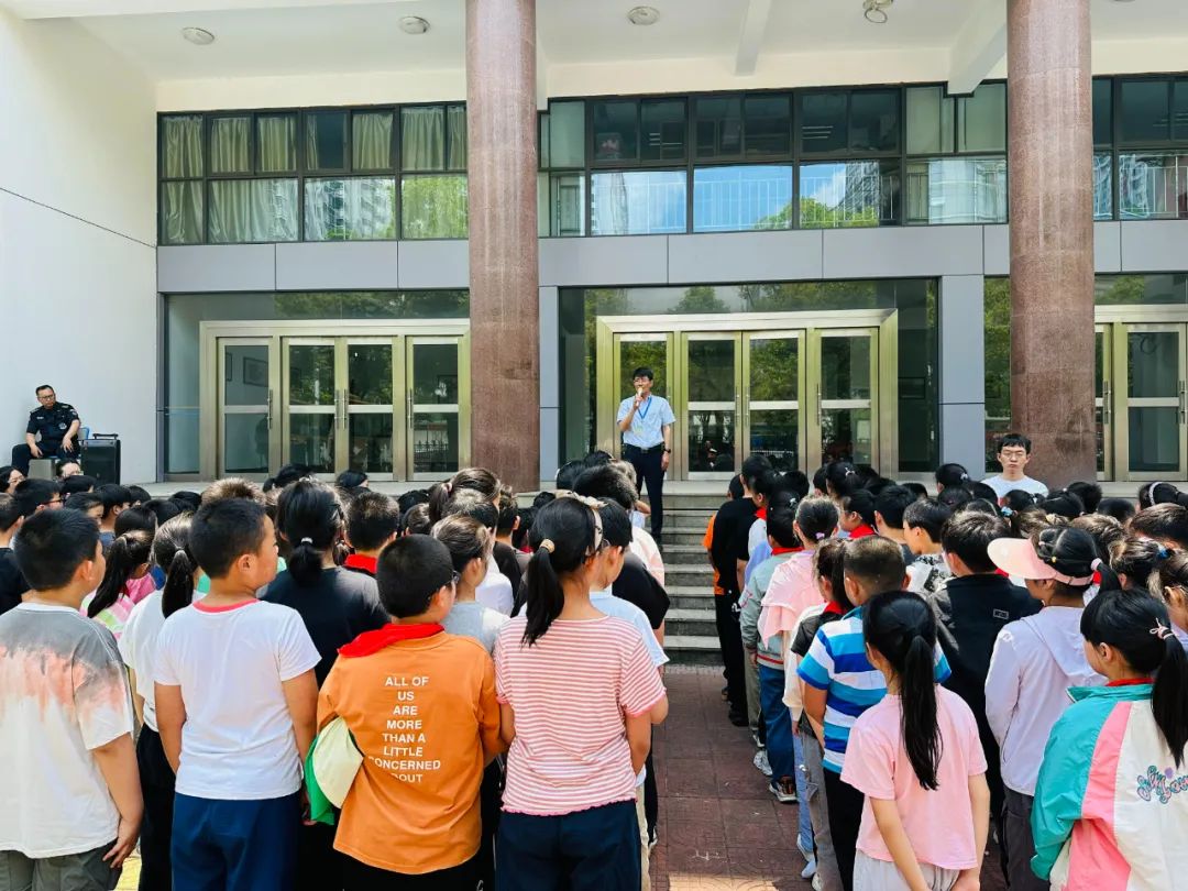 校車演練不松懈 交通安全記心間