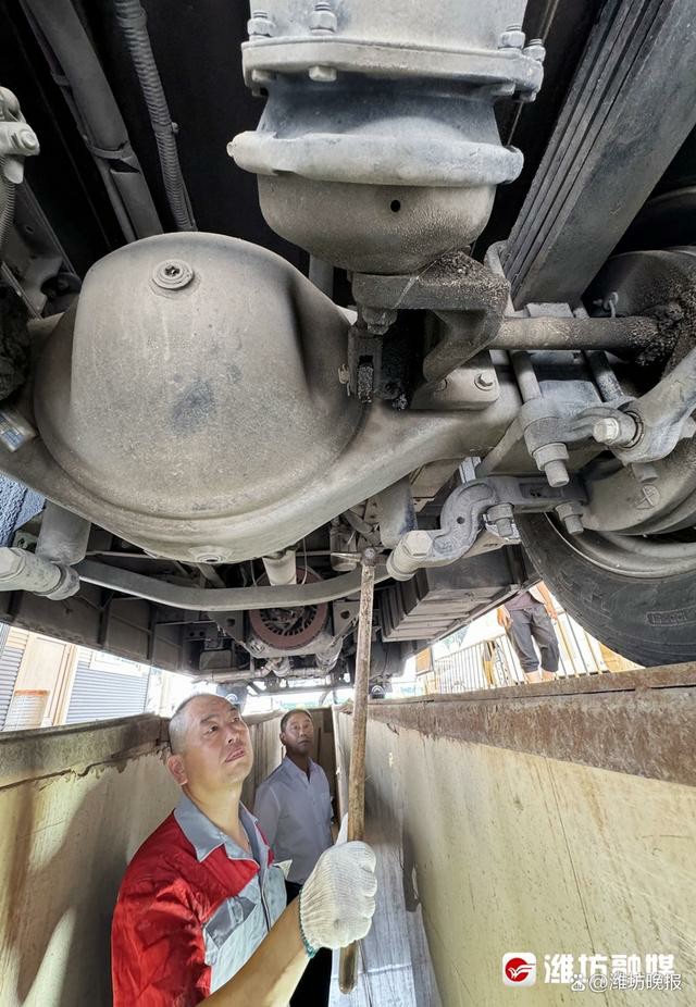 校車(chē)“大體檢” 安全迎開(kāi)學(xué)