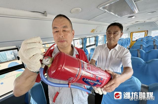 校車(chē)“大體檢” 安全迎開(kāi)學(xué)