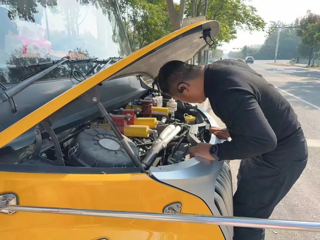 【安全教育】為愛護(hù)航，安全“童”行--布朗幼兒園校車安全演練