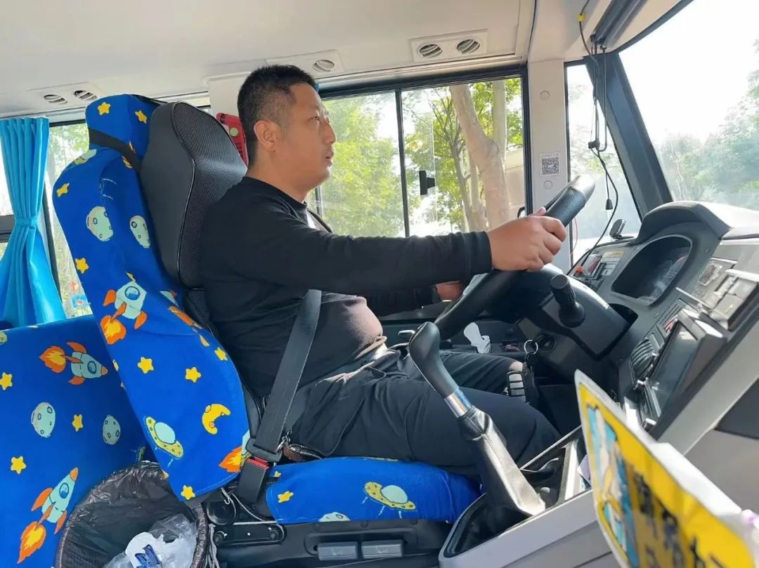 【安全教育】為愛護(hù)航，安全“童”行--布朗幼兒園校車安全演練