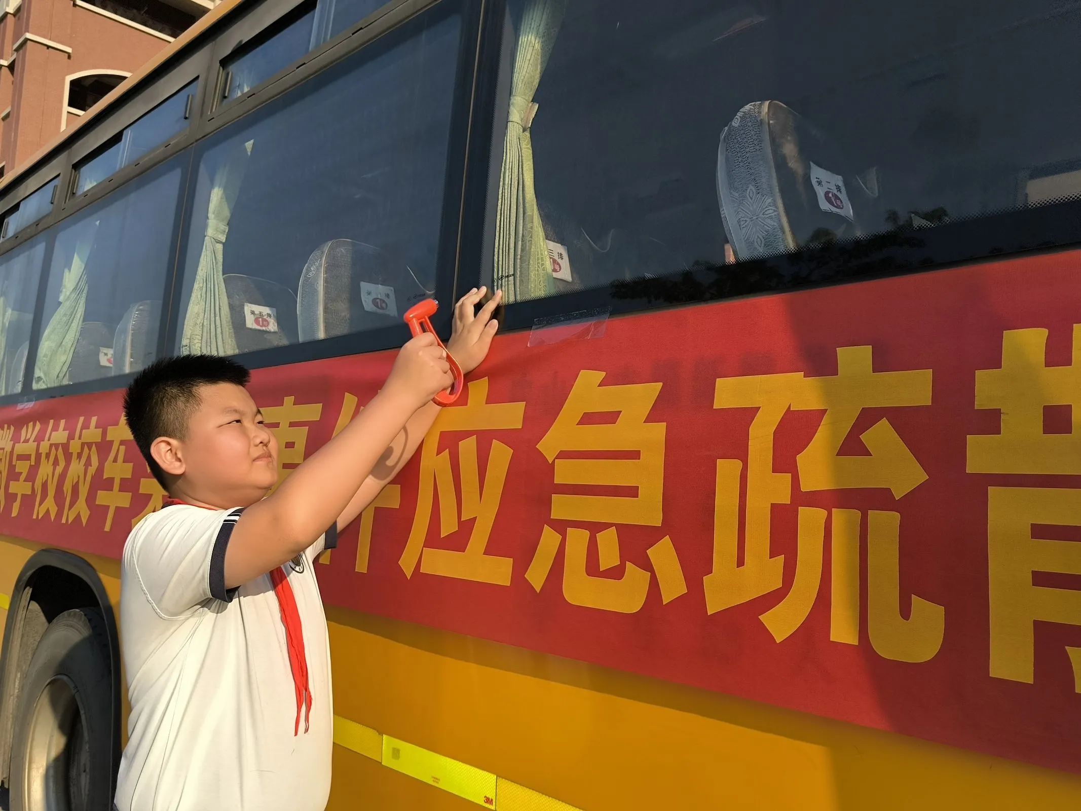 為愛護航，安全伴我行——古鎮新徽學校校車安全演練活動紀實