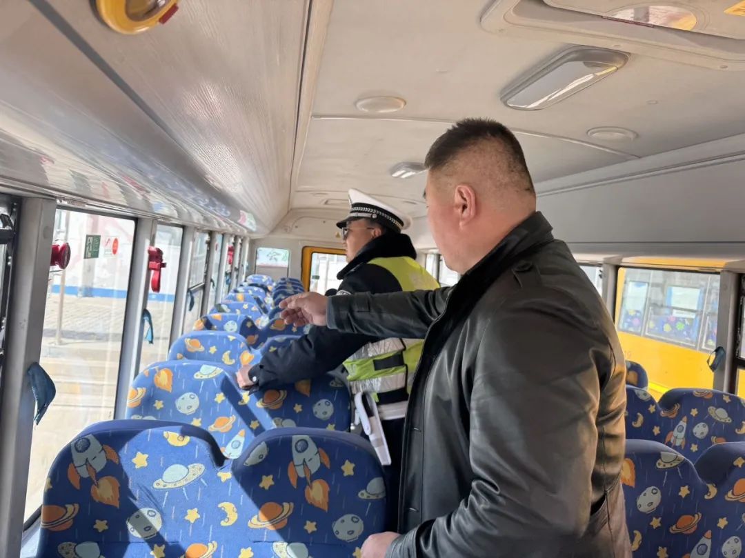 擰緊校車“安全閥” 守護平安“上學路”