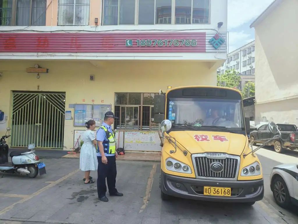 瓊中交警深入4所幼兒園開展校車安全隱患排查治理工作