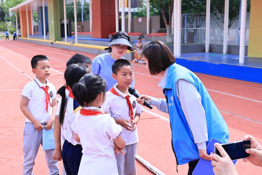 【曲江三小“名校+”教育集團(tuán)】筑牢校車安全防線 守護(hù)學(xué)生平安出行——校車安全演練活動(dòng)