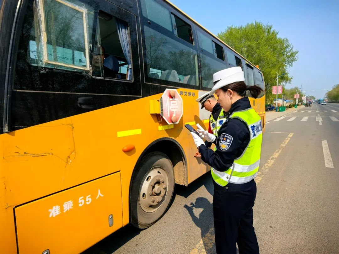 甘南公安:多部門聯合開展校車安全專項檢查 織密筑牢學生出行安全網 圖片