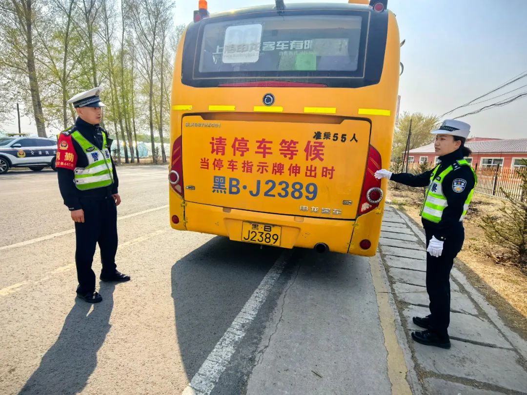 甘南公安:多部門聯合開展校車安全專項檢查 織密筑牢學生出行安全網 圖片