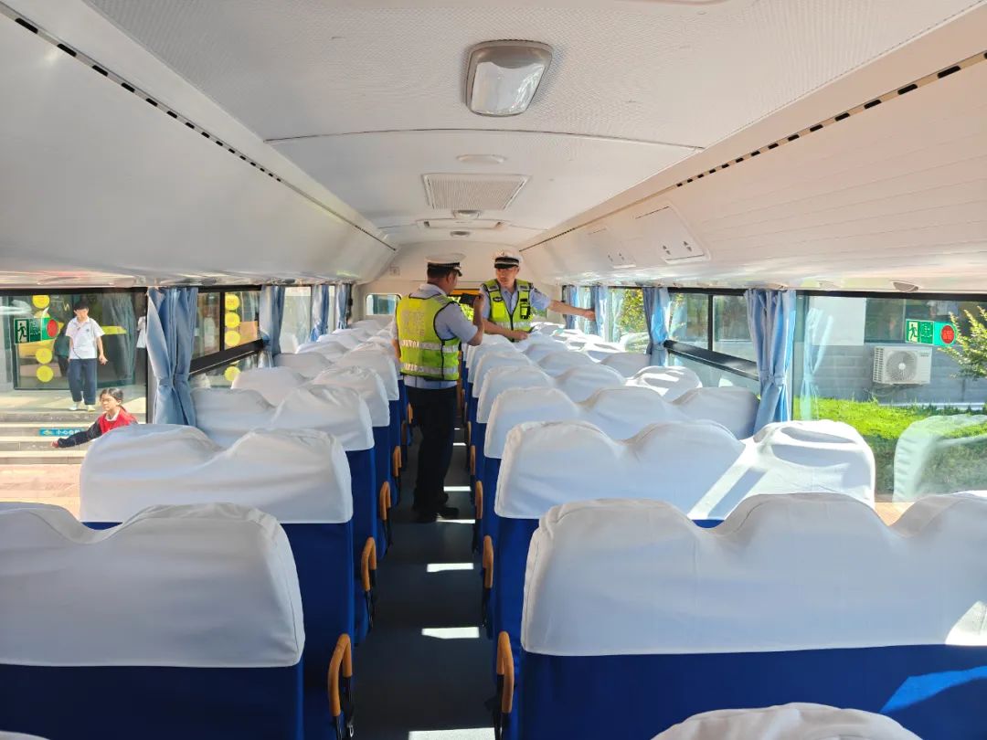 教聯體在行動丨高里街道中心學校迎接校車安全檢查