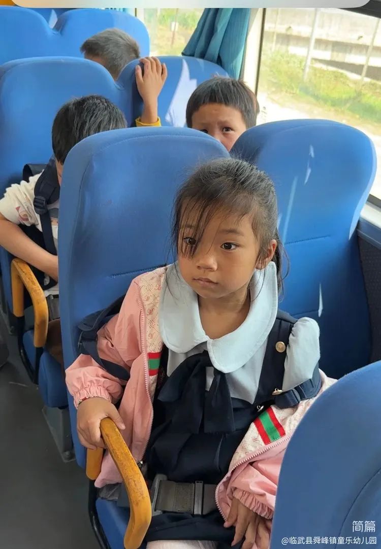 “為愛護航，校車安全伴我行”——童樂幼兒園校車安全演練