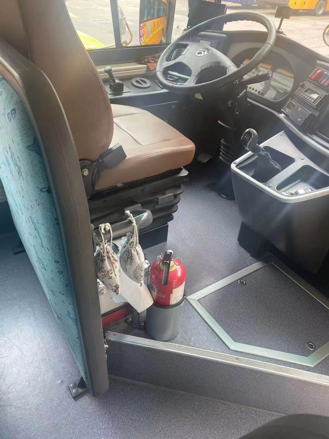 新學(xué)期，佛汽校車準(zhǔn)備好了！