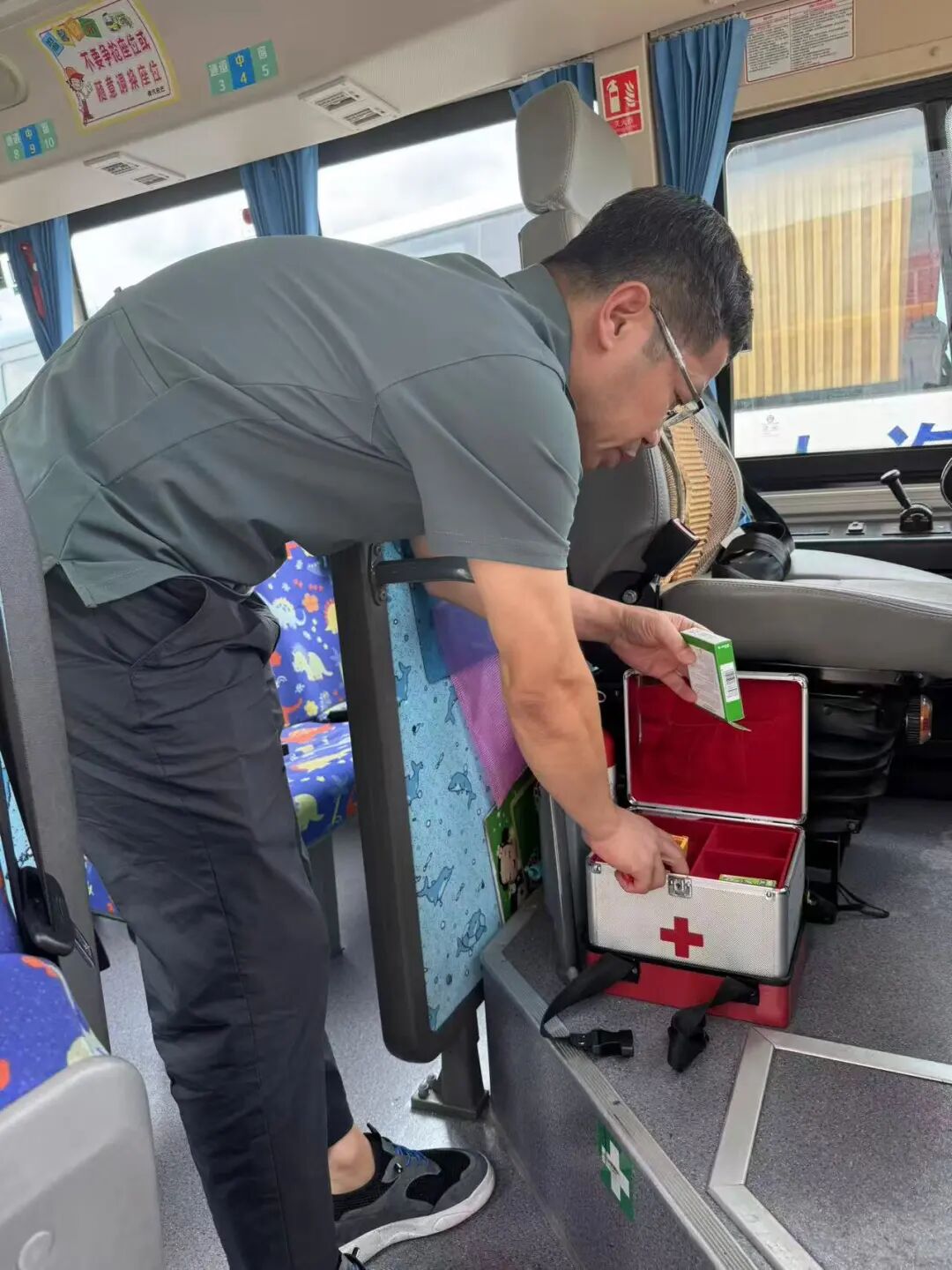 新學(xué)期，佛汽校車準(zhǔn)備好了！