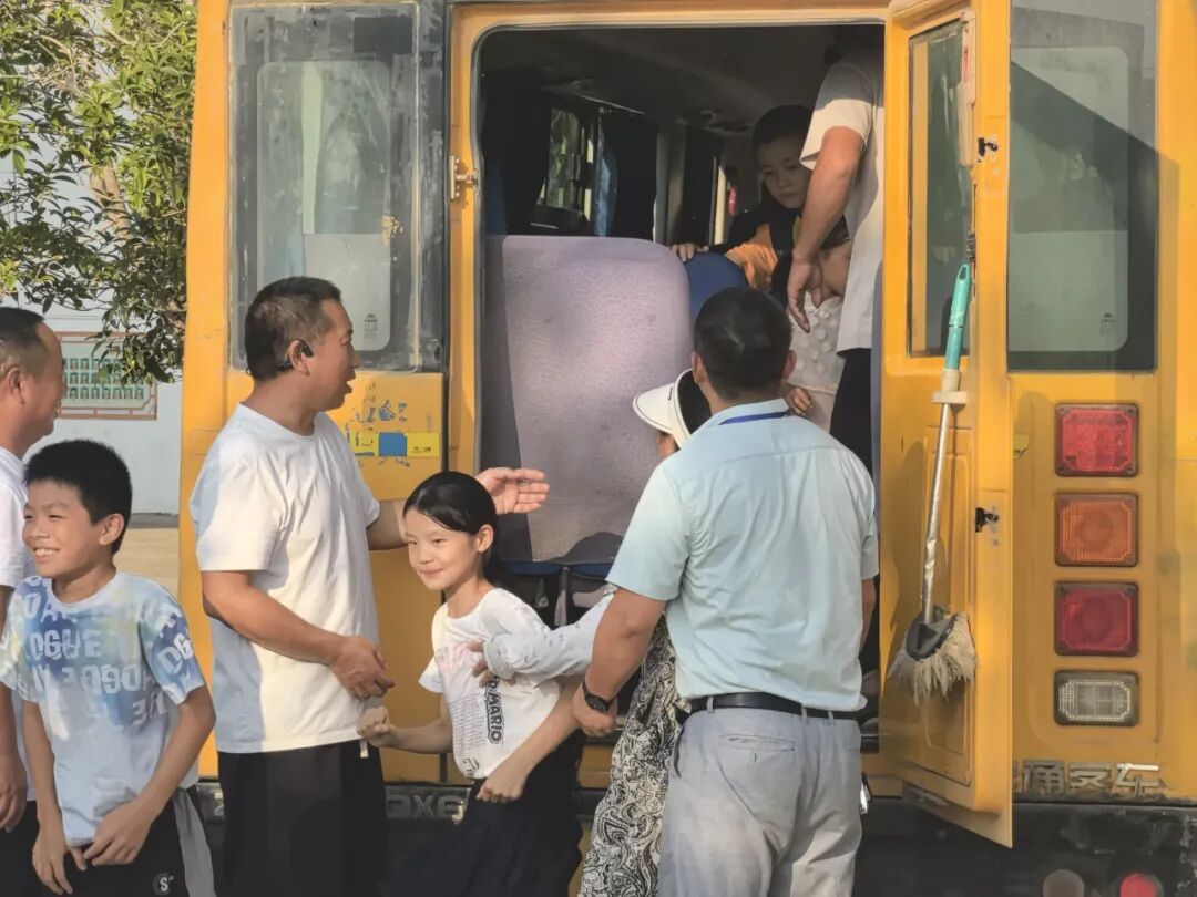 以練筑安全，守護(hù)上學(xué)路——古埠鎮(zhèn)中心小學(xué)開展校車安全應(yīng)急演練