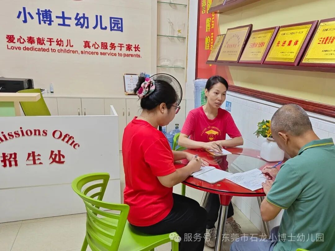 【校車演練】安全乘車，伴我同行——小博士幼兒園校車逃生安全演練活動