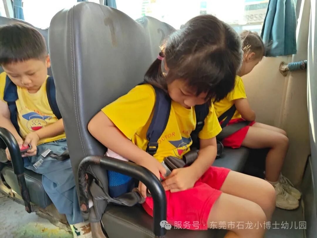 【校車演練】安全乘車，伴我同行——小博士幼兒園校車逃生安全演練活動