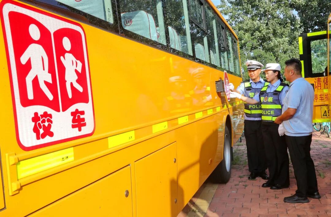 許昌交警提醒：請勿乘坐存在安全隱患的“校車”車輛