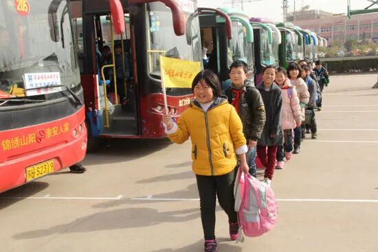 品曙校車 | 暖心校車啟運  護航城區學子——淮安市曙光雙語實驗學校開通城區校車服務
