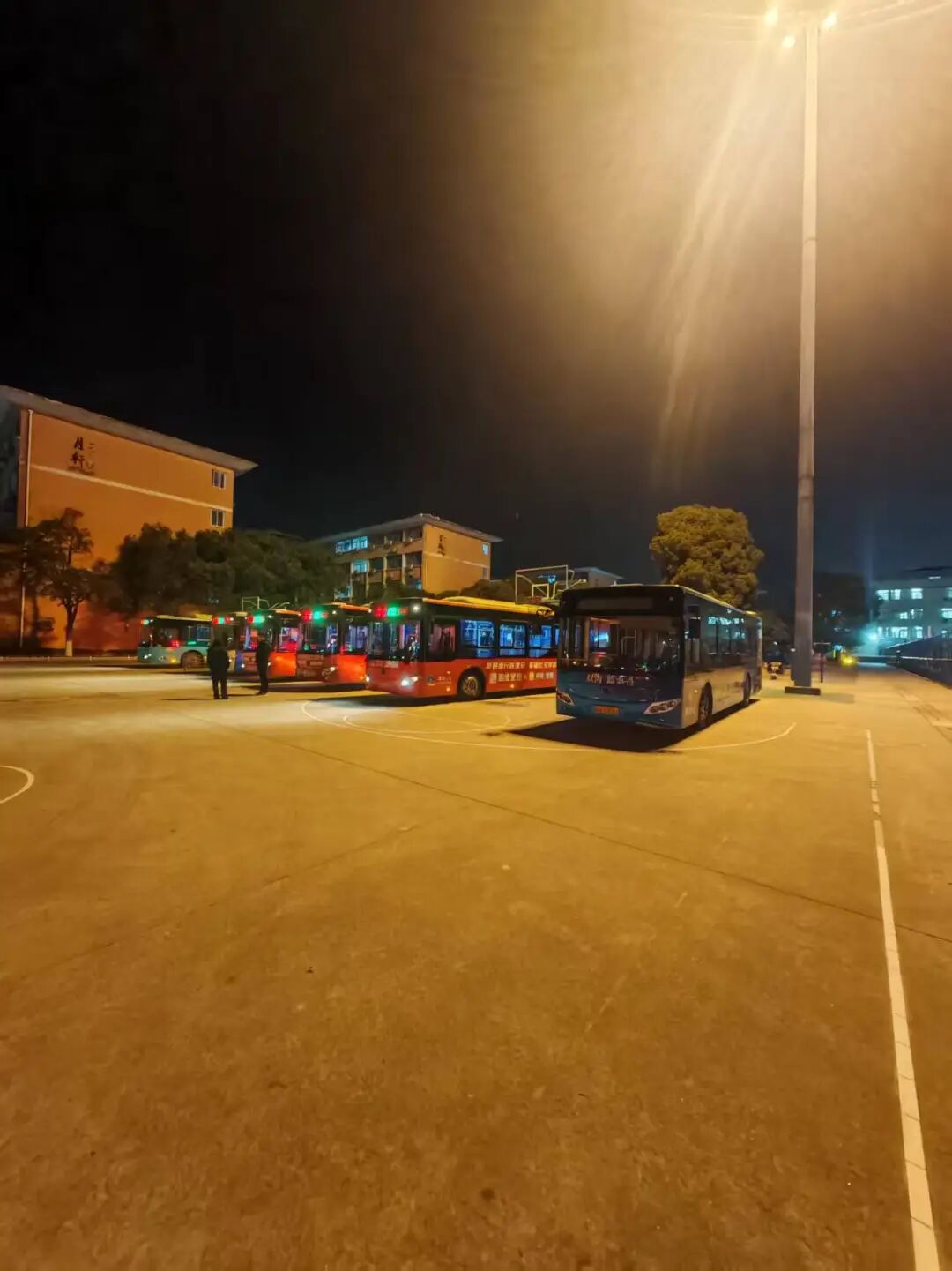 品曙校車 | 暖心校車啟運  護航城區學子——淮安市曙光雙語實驗學校開通城區校車服務