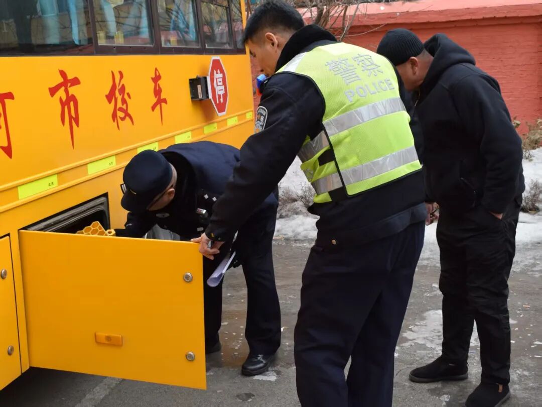蛟河公安：開學季為校車“體檢” 上好安全“第一課”