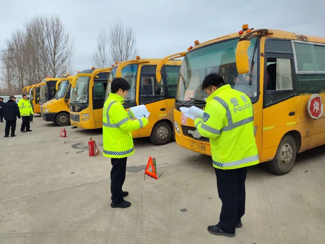 守護平安上學路｜凌海公安開展校車安全專項檢查