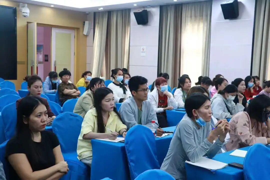 陵水縣召開校外托管機構校車安全管理專題培訓會