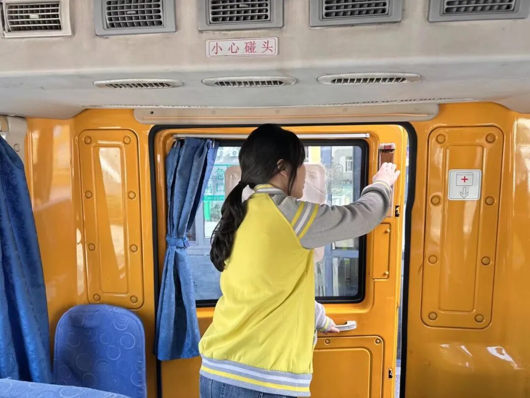 【平安校園】2026年春季學期校車安全應急疏散演練活動